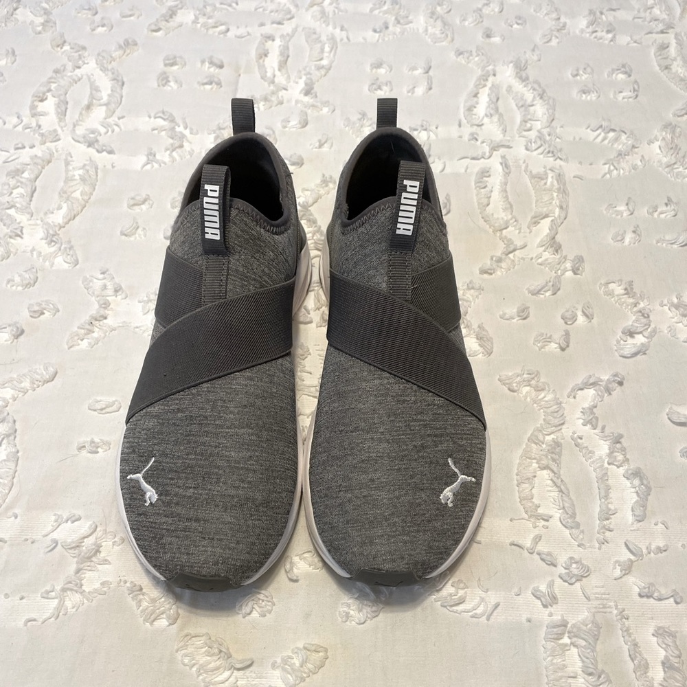 Womens Puma Slip on sneakers